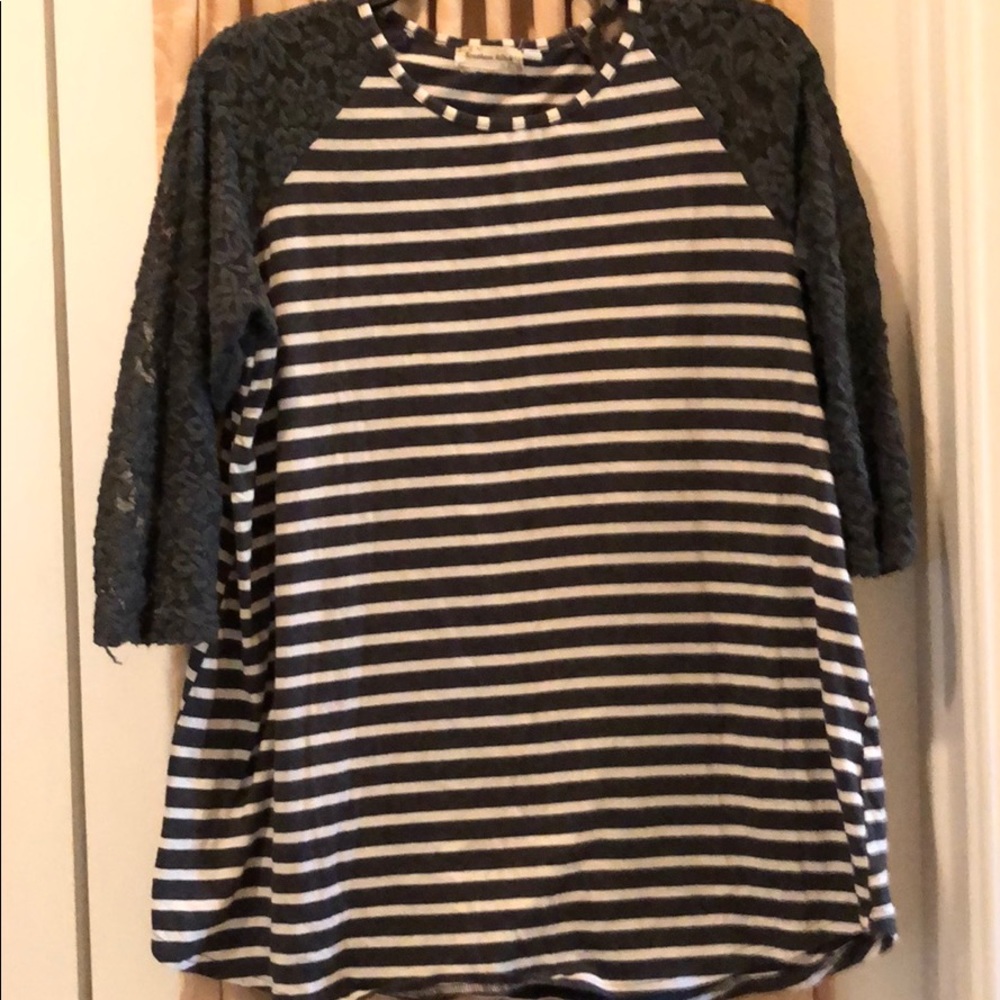 Southern stitch lg gray and white shirt